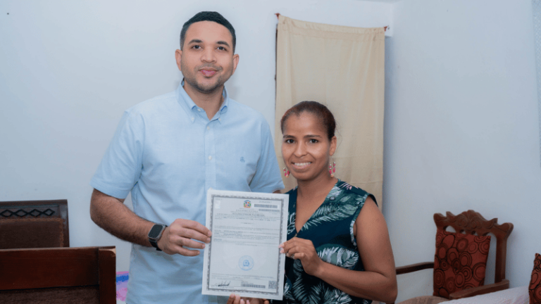 El Ministerio de la Juventud cambia el destino de Marleny tras 20 años de espera para obtener su acta de nacimiento rectificada - Imagen