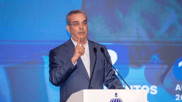 Presidente Abinader insta a quienes buscan riqueza a acudir al sector privado - Imagen