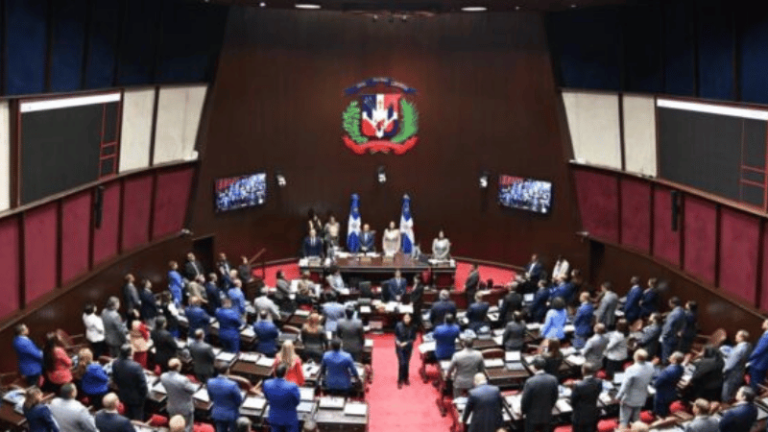 El Gobierno insta a aprobar nueva Ley de Contrataciones, pero desacuerdos en la Cámara de Diputados retrasan su avance - Imagen