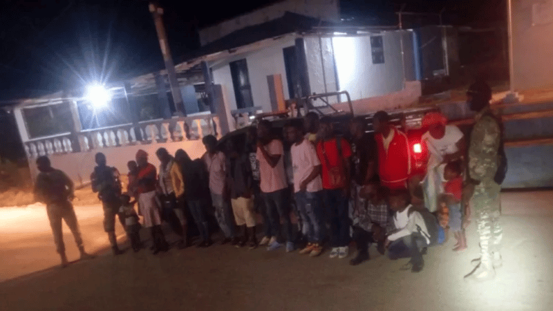 Intervención del Ejército desmantela centro de acopio de haitianos indocumentados en Montecristi - Imagen