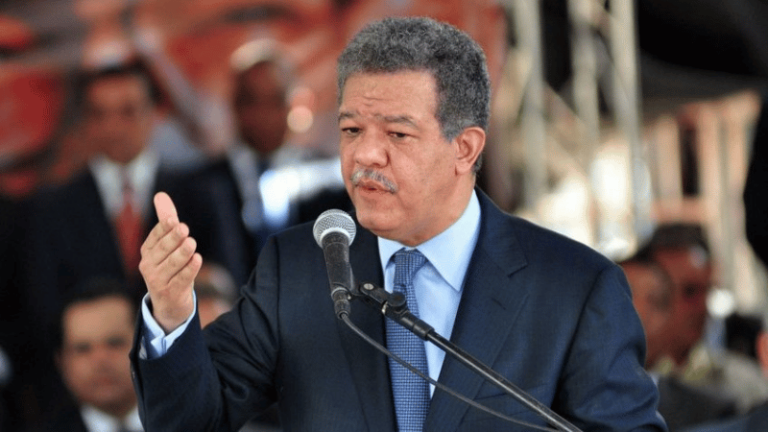 Leonel Fernández exige transparencia en la gestión de las tierras raras en República Dominicana - Imagen