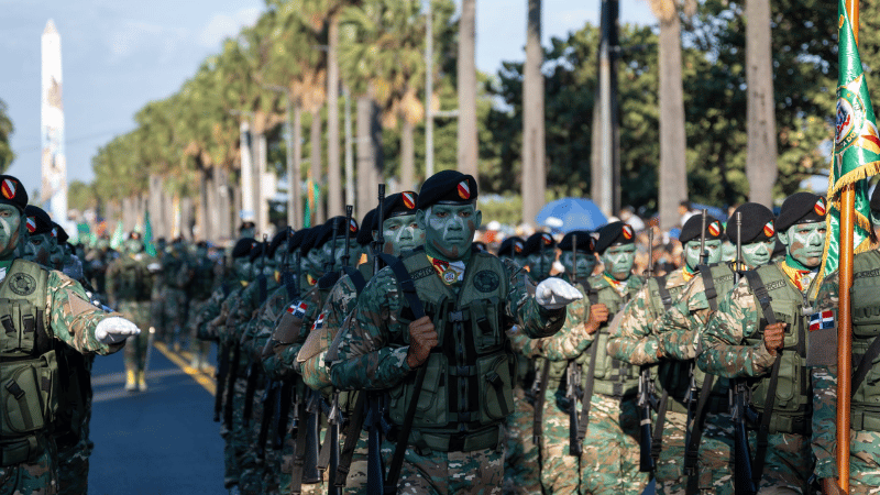 Abundan Generales Sin Tropa en República Dominicana y Coroneles Dirigen Brigadas - Imagen