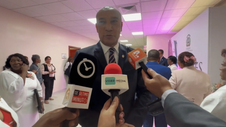 Santiago Zorrilla resalta el rol activo de la mujer en la sociedad - Imagen