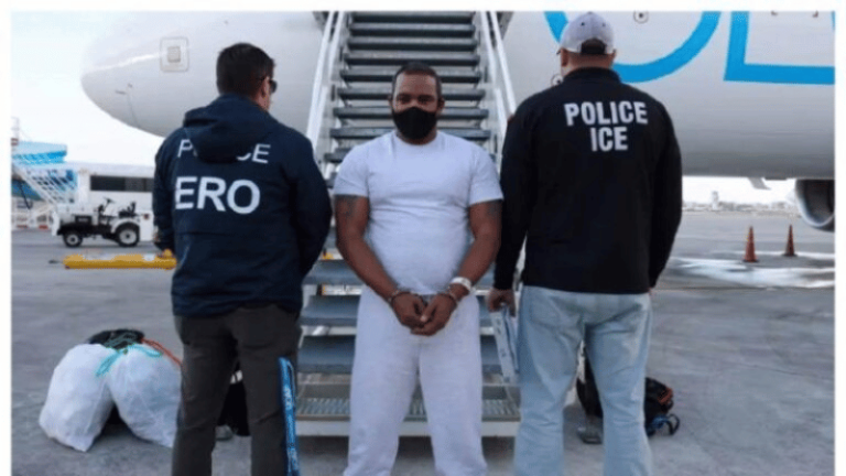 ICE Deporta a Ciudadano Dominicano Buscado por Tráfico de Personas - Imagen