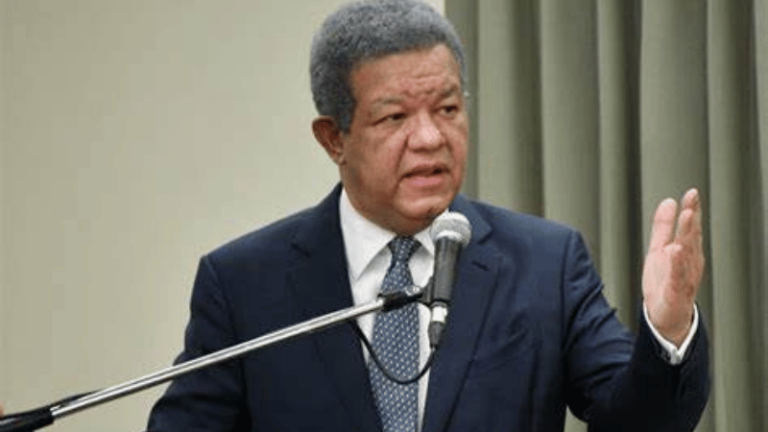 Leonel Fernández extiende nueva invitación a Abinader para recorrer el país y evaluar avances de obras - Imagen