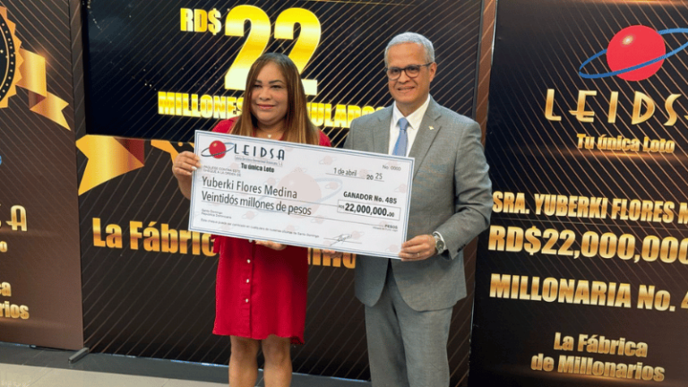 LEIDSA entrega 22 millones a enfermera a la ganadora 485 del Loto. - Imagen