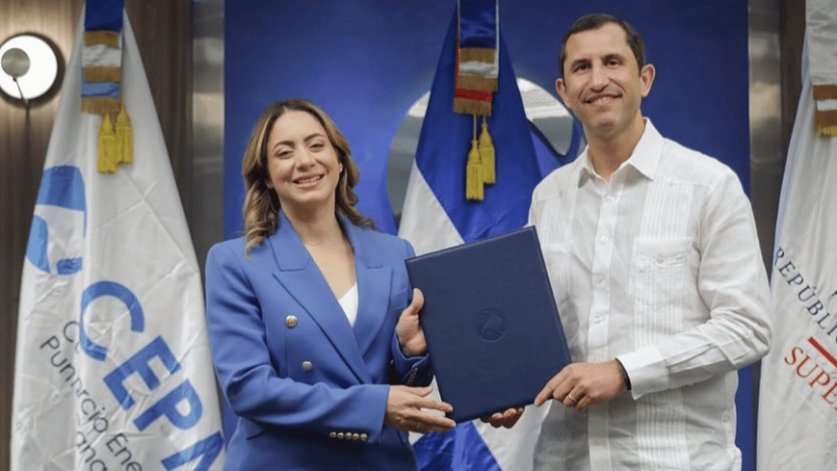 Supérate y Consorcio Energético Punta Cana Macao firman convenio para beneficiar a familias en situación de vulnerabilidad - Imagen