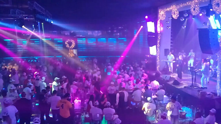 Post-de-Instagram-Feliz-Cumpleanos-Sencillo-Minimalista-Azul-1000-x-500-px-2025-04-16T111544.999