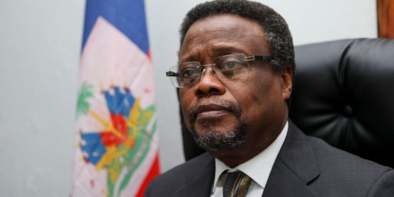 Post-de-Instagram-Feliz-Cumpleanos-Sencillo-Minimalista-Azul-1000-x-500-px-2025-05-16T085944.955