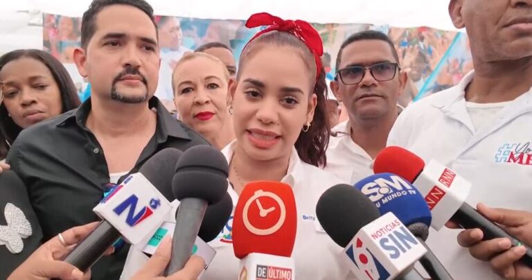 Post-de-Instagram-Feliz-Cumpleanos-Sencillo-Minimalista-Azul-1000-x-500-px-2025-05-16T085944.955