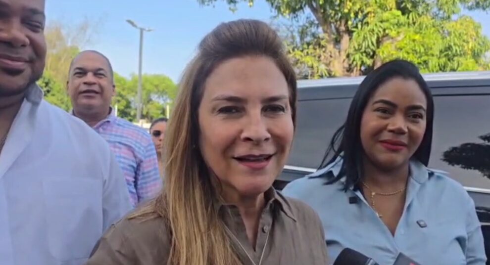 Post-de-Instagram-Feliz-Cumpleanos-Sencillo-Minimalista-Azul-1000-x-500-px-2025-05-16T085944.955