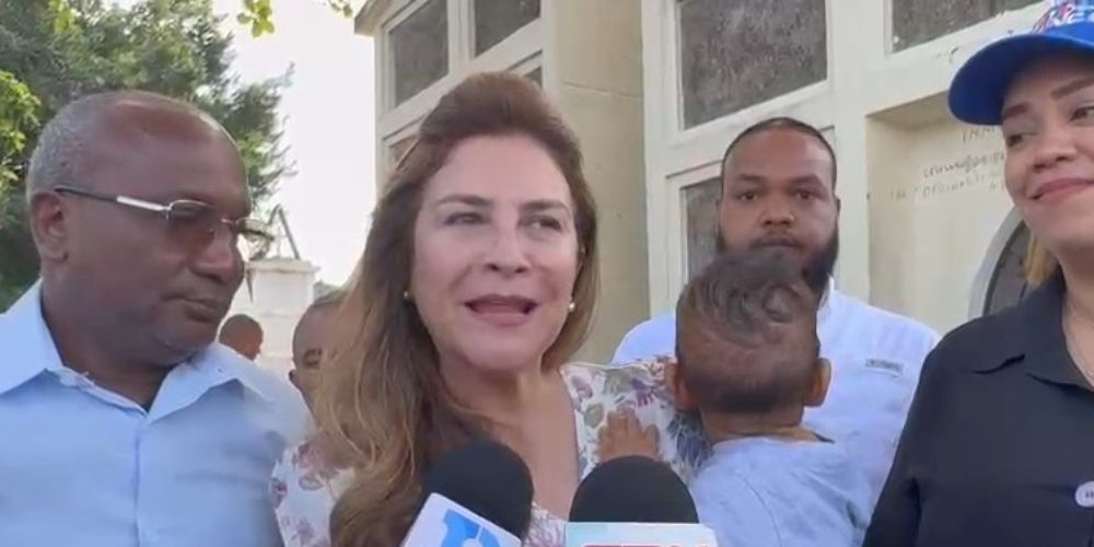 Post-de-Instagram-Feliz-Cumpleanos-Sencillo-Minimalista-Azul-1000-x-500-px-2025-05-25T092759.984