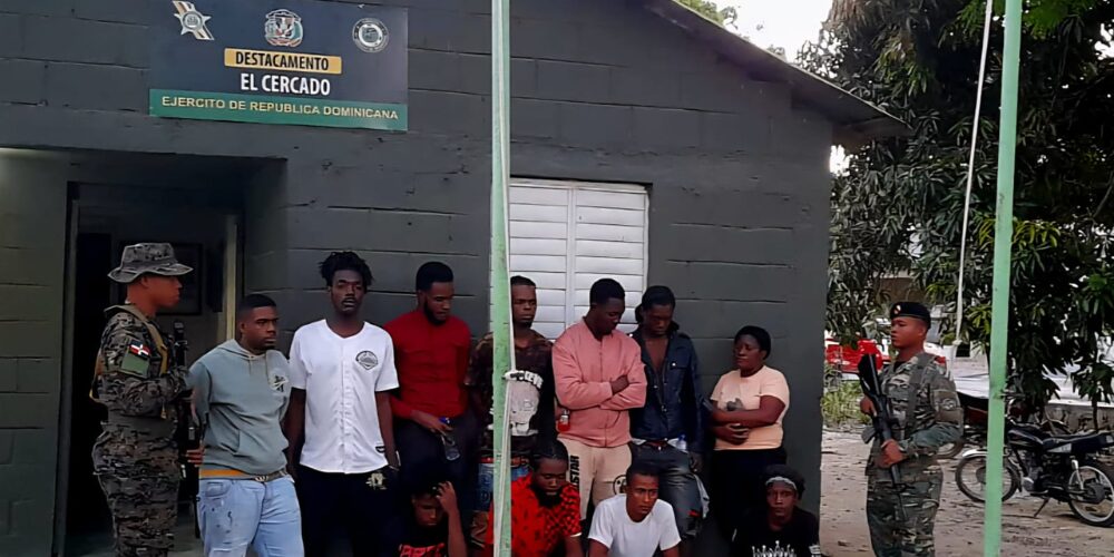 Post-de-Instagram-Feliz-Cumpleanos-Sencillo-Minimalista-Azul-1000-x-500-px-2025-05-25T092759.984