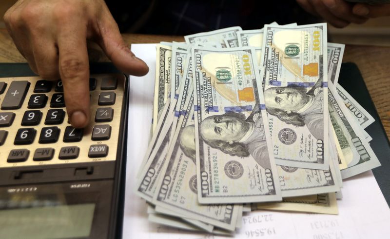 El dólar subió 26 centavos; este martes era vendido a RD$63