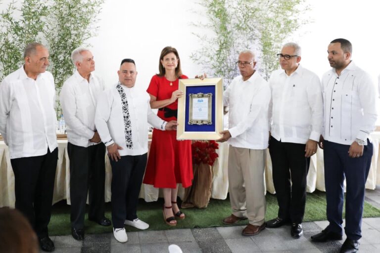 Vicepresidenta de RD almuerza con líderes cristianos del Cibao