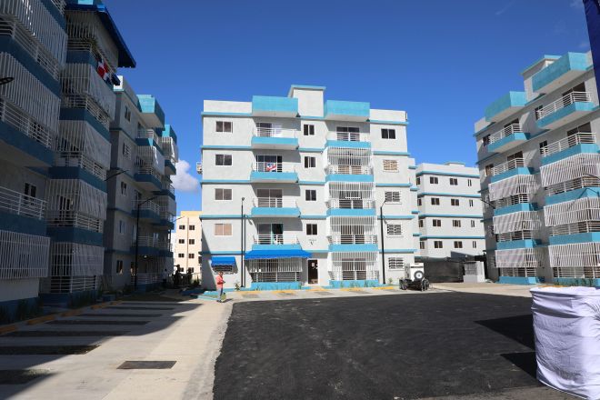 Abinader entrega apartamentos y otras obras S