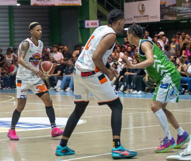 Antonio Guzmán derrota Savica y empata final TBS de Higüey