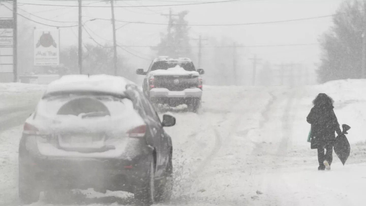 Aumentan a 34 los muertos por tormenta nieve y hielo en EEUU
