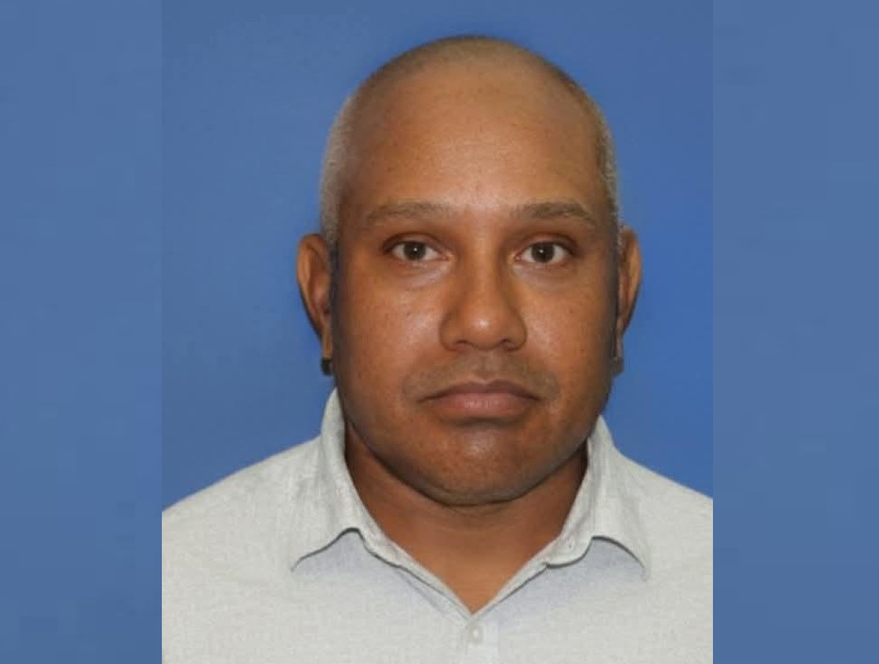 Autoridades investigan muerte de chofer en zona de Santiago