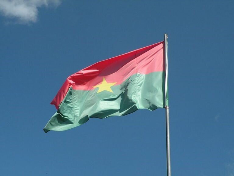 BURKINA FASO: El Gobierno disuelve los partidos políticos