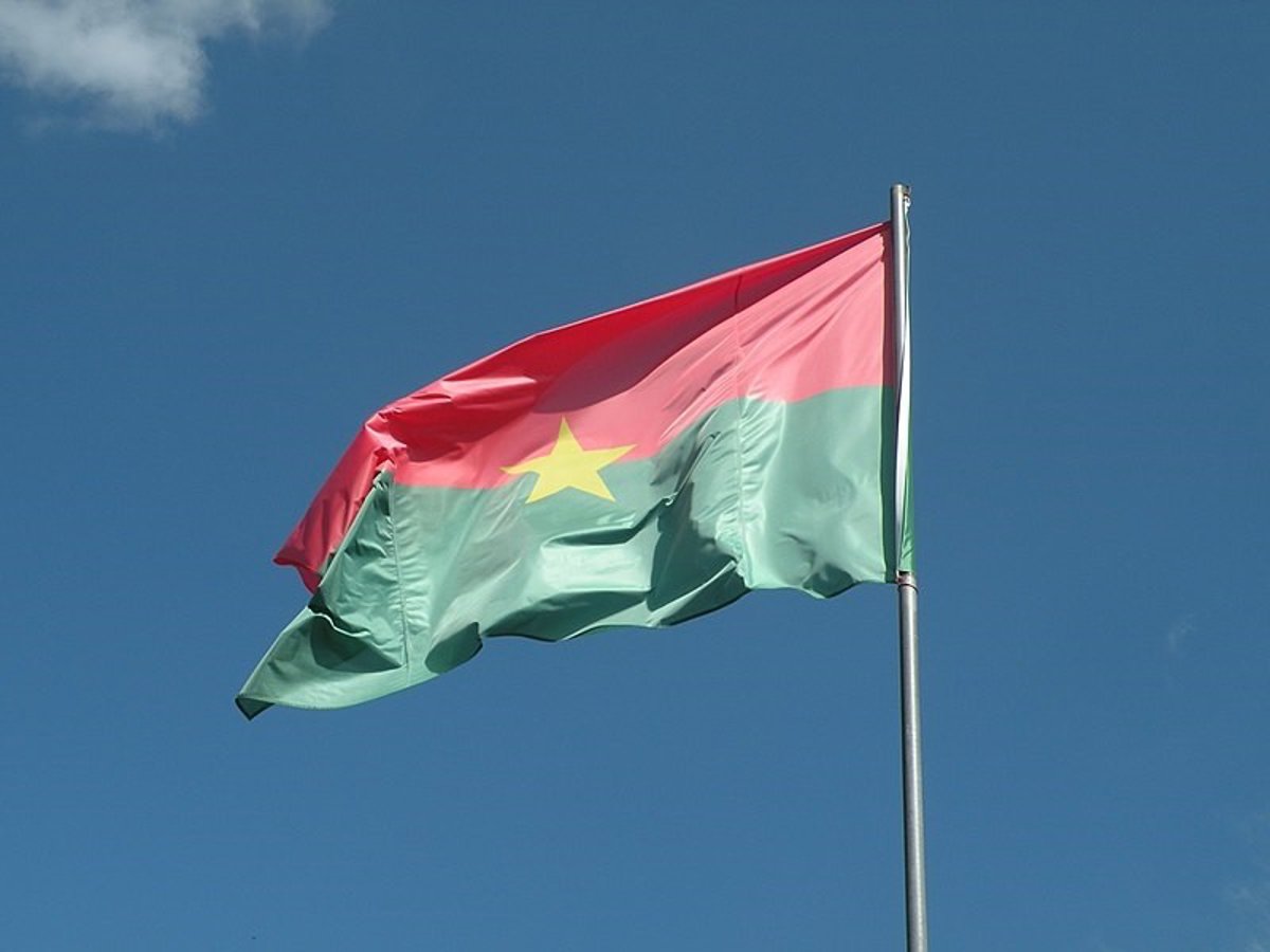 BURKINA FASO: El Gobierno disuelve los partidos políticos