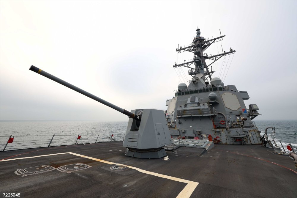 China despliega barcos y aviones vigilar destructor EEUU