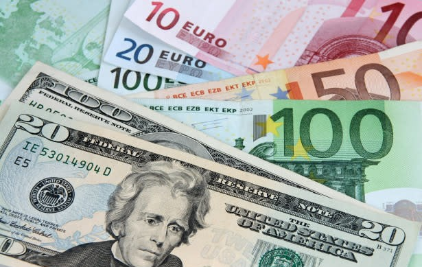 Dólar subió 10 centavos y euro 91; eran vendidos a $63.35 y $77