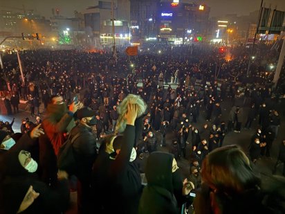 IRAN: Al menos 490 muertos y 10