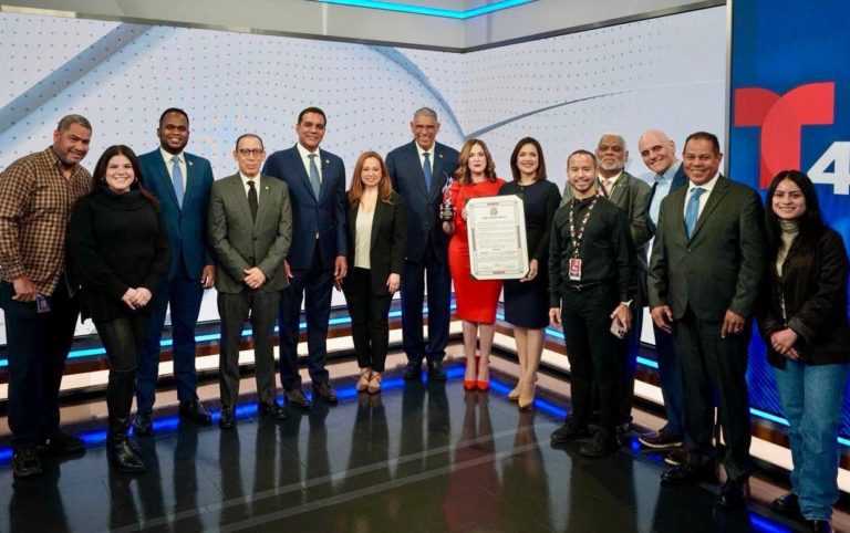 NY: Carlos Gómez encabeza reconocimiento a Telemundo