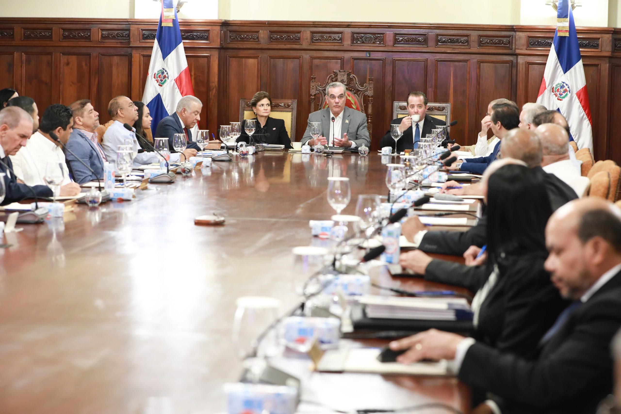 Presidente convoca el Consejo de Ministros para el domingo