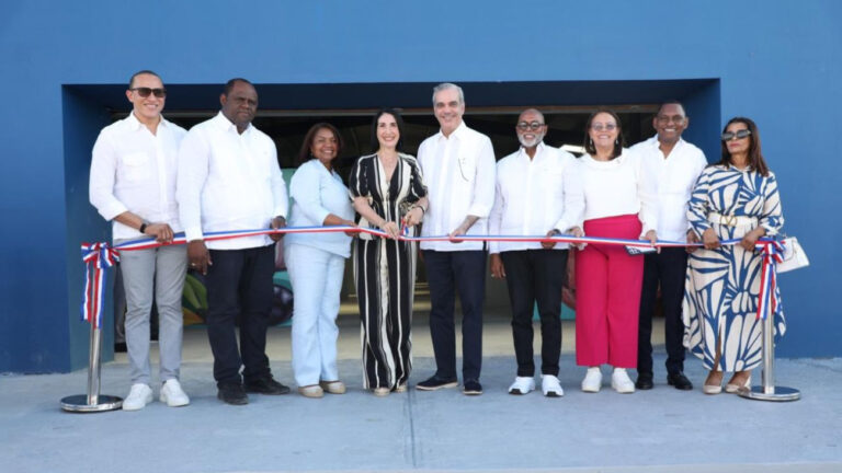Presidente inaugura el mercado municipal Las Matas de Farfán