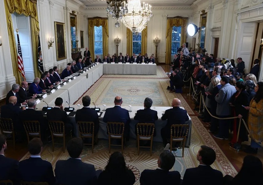 Trump se reúne con ejecutivos mayores petroleras del mundo