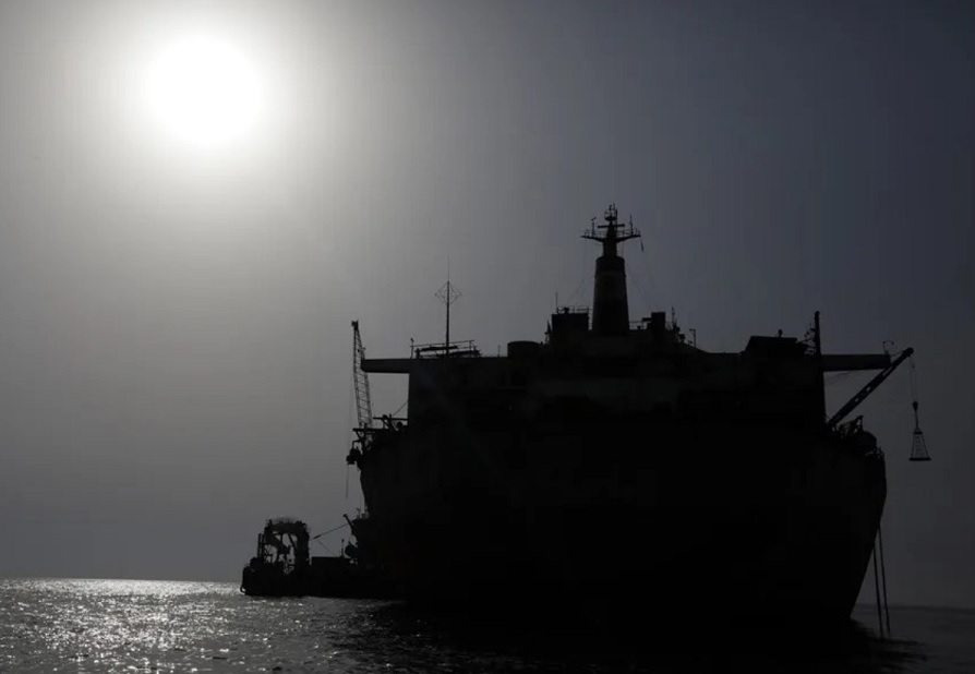 EU intercepta buque petrolero por violar bloqueo en el Caribe