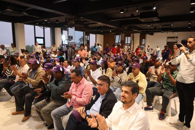Francisco Javier dice gobiernos del PLD transformaron a P