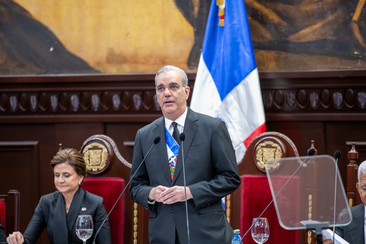 Presidente Abinader reafirma compromiso con transparencia
