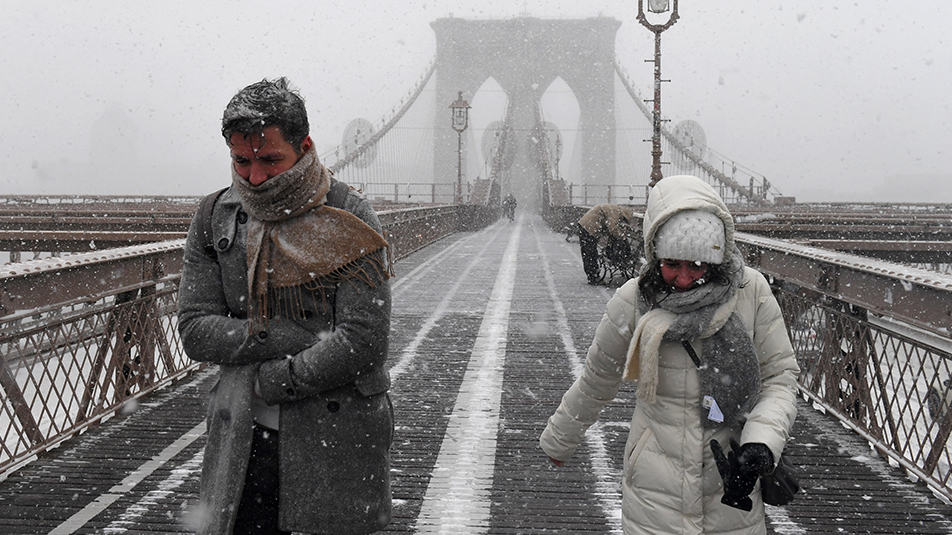Suben a 14 muertes por frío en NY pese a medidas emergencia