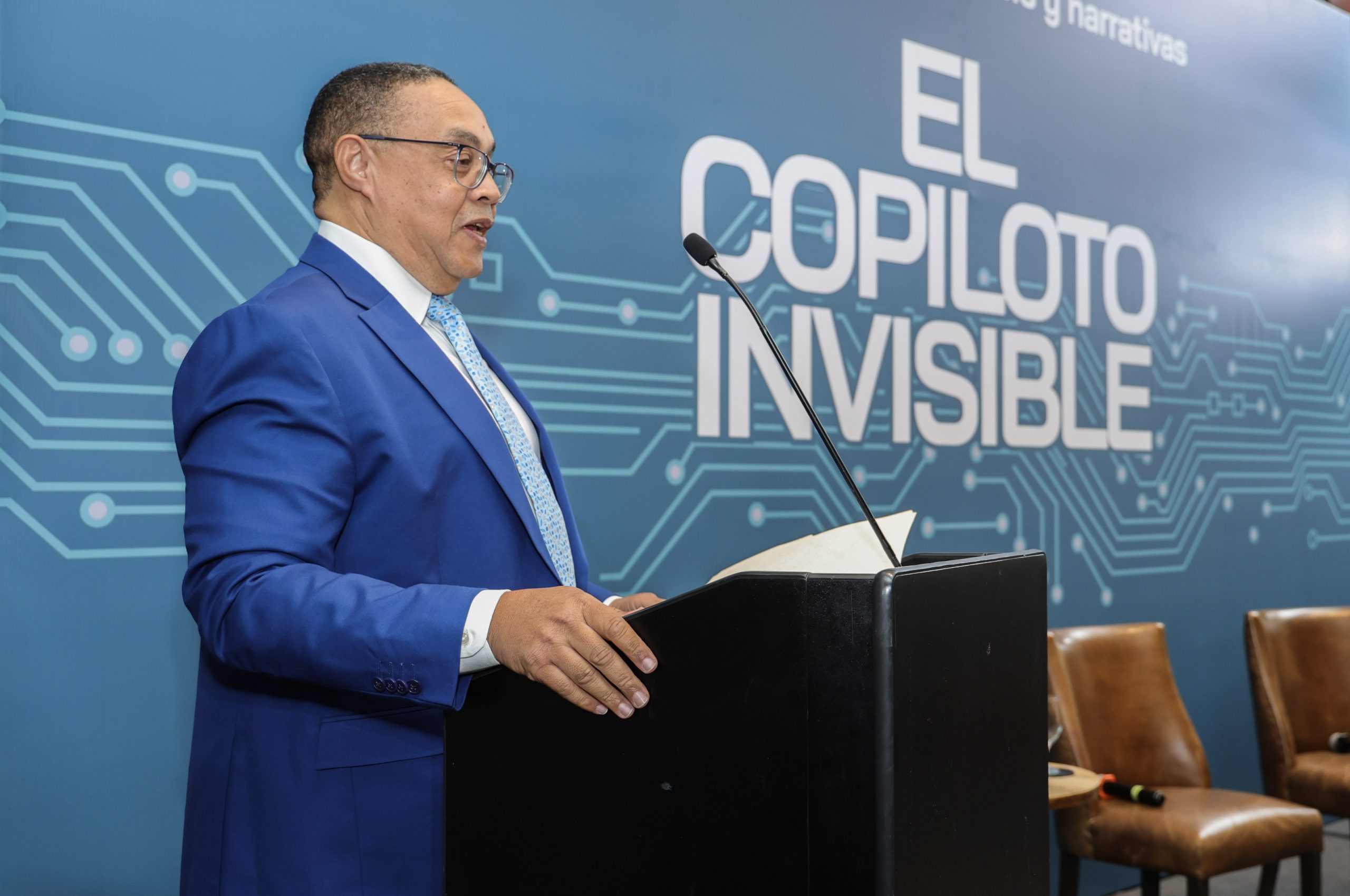 Víctor Bautista publica libro sobre la inteligencia artificial