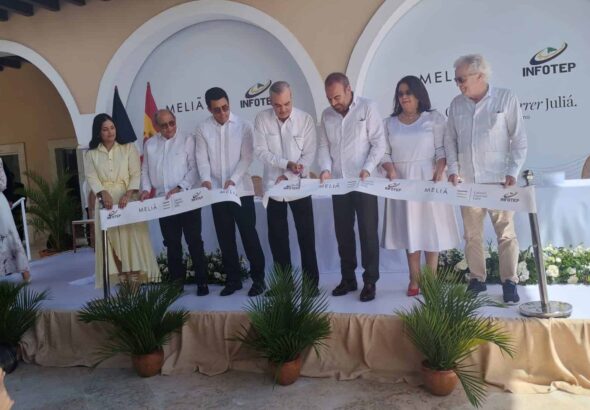Encabeza inauguración escuela hotelería y turismo Punta Cana