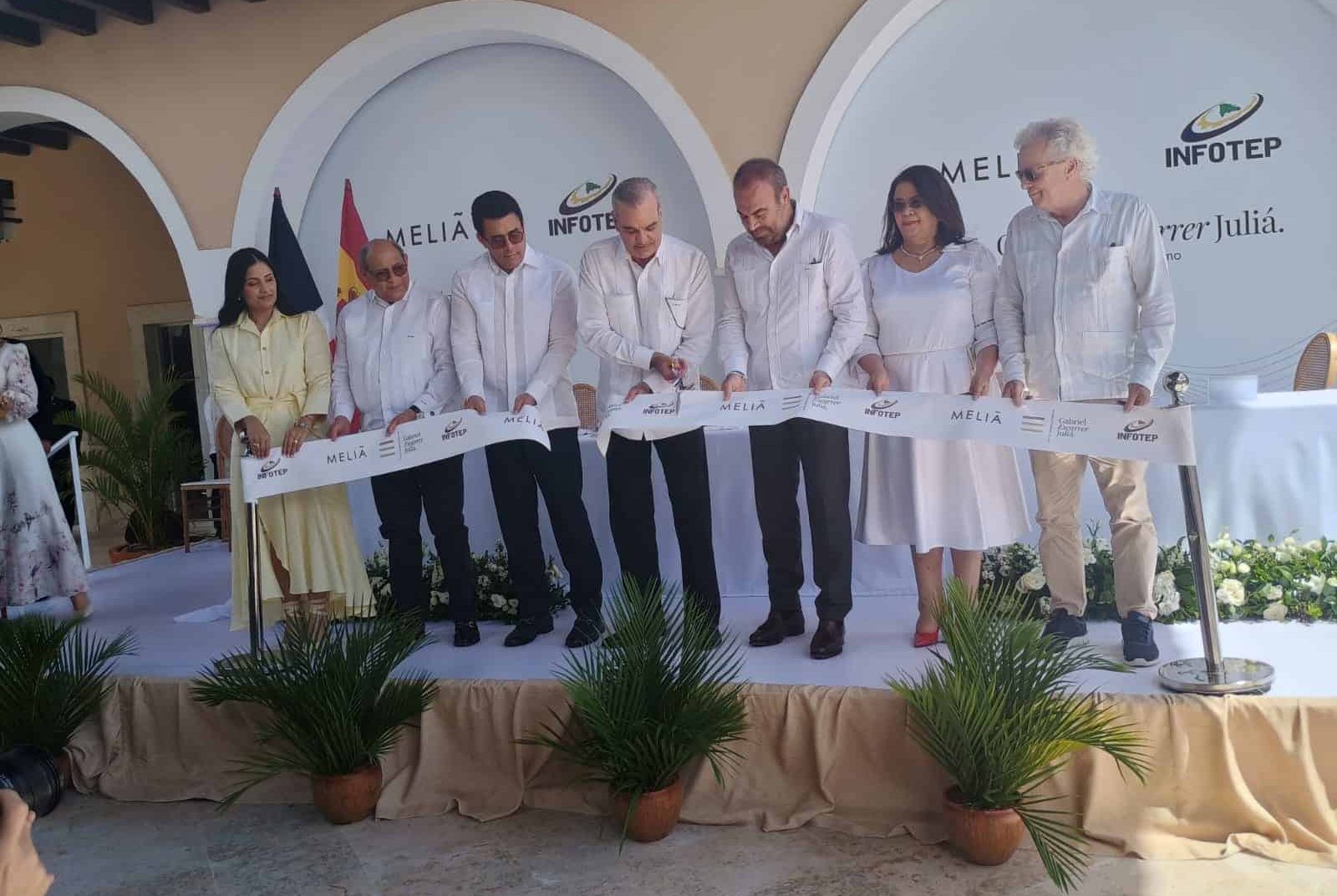 Encabeza inauguración escuela hotelería y turismo Punta Cana