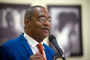 Manuel Nova presenta libro asesinato de Orlando Martínez
