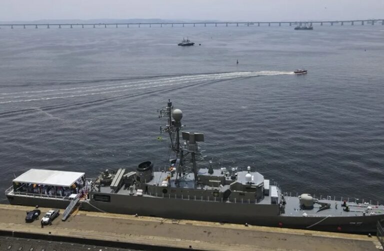 Más de 80 muertos en buque de guerra iraní torpedeado por EU