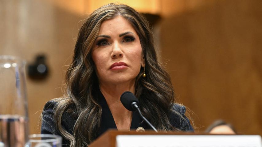 Trump destituye a la secretaria Seguridad Nacional Kristi Noem