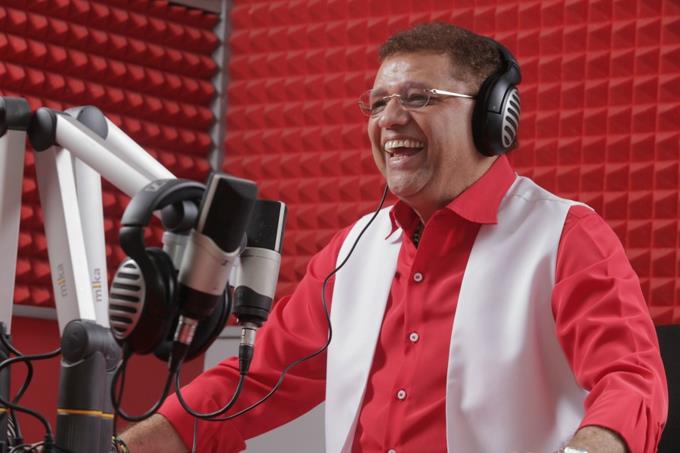 Con Los Famosos con Domingo Bautista (OPINION)