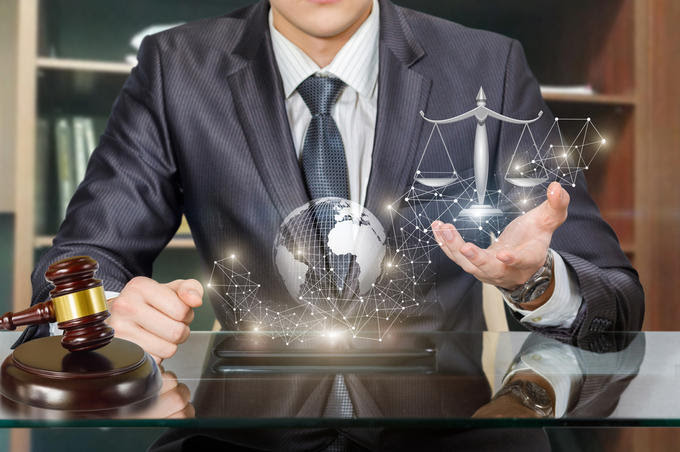 El abogado frente al espejo digital: entre la extinción y la reinvención