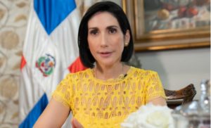 A su excelencia, señora Raquel Arbaje (1 de 3)