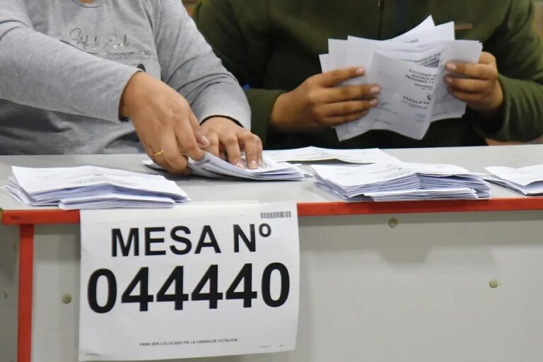 Perú: Keiko aventaja a Sánchez al llegar al 50 % del escrutinio